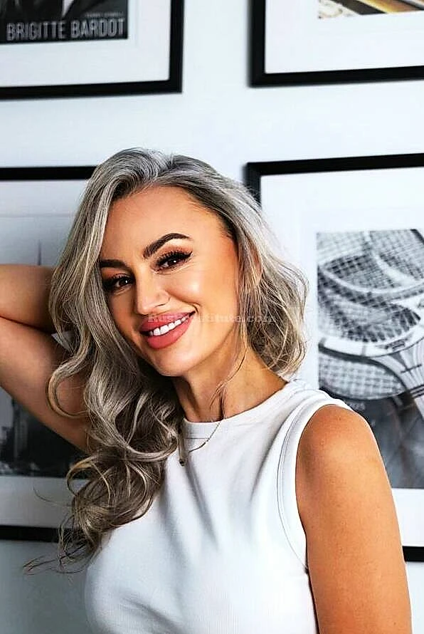 Olga - St. Petersburg VIP Escort Bayan